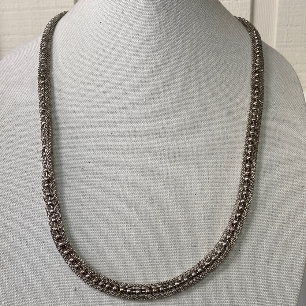 Interesting mesh silvertone necklace inset beading design